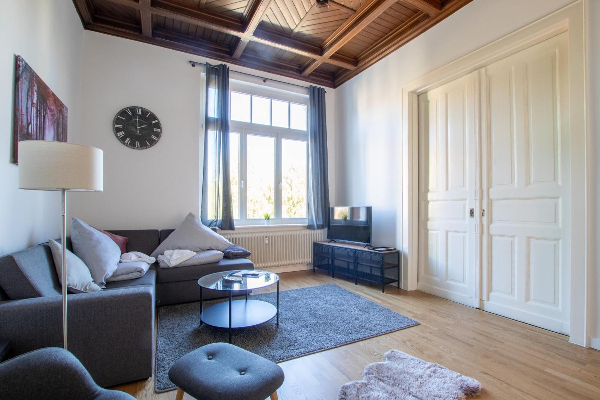 R&m I , Stadtvilla Mit Grossen Balkon, Parkplatz Und Blick Ins Grune * Wilhelmshaven