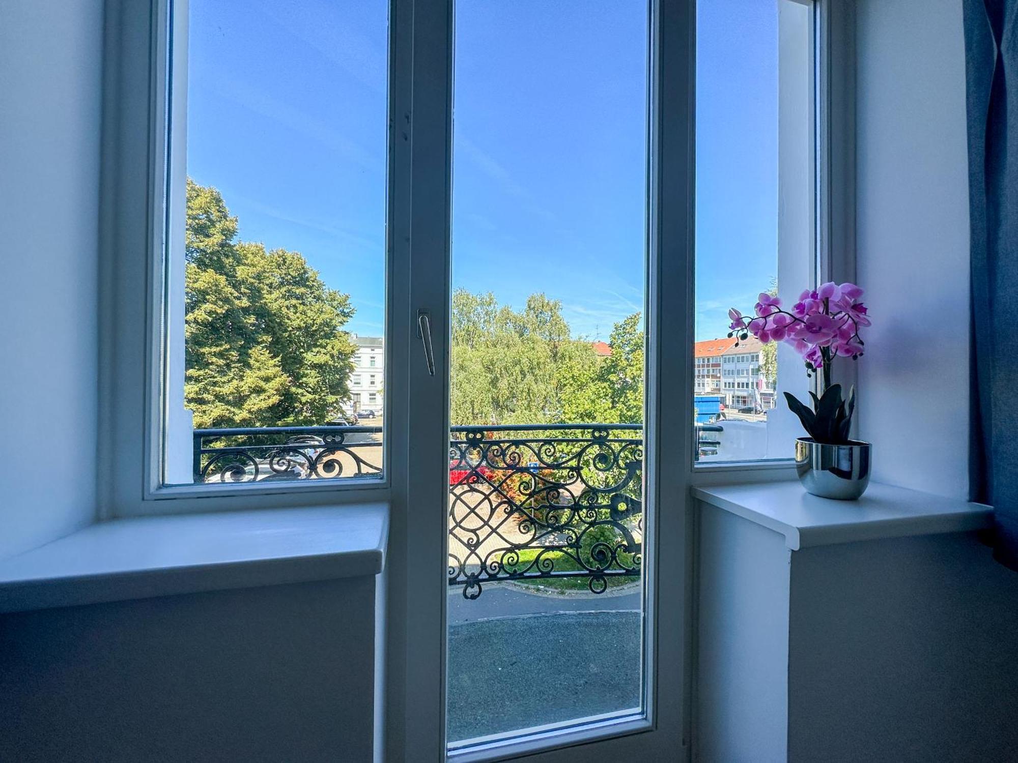 R&m I , Stadtvilla Mit Grossen Balkon, Parkplatz Und Blick Ins Grune *