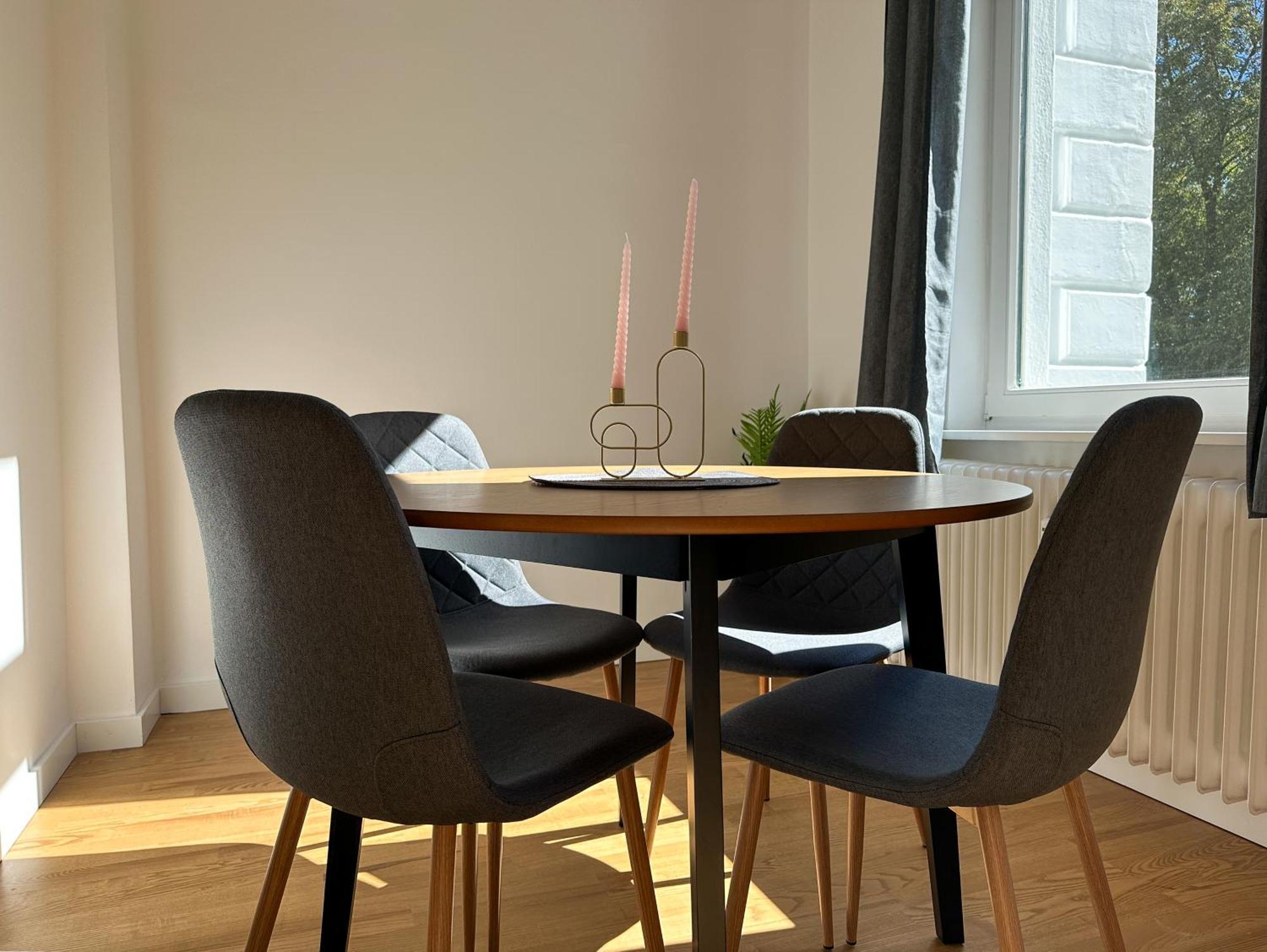 Apartment R&m I , Stadtvilla Mit Grossen Balkon, Parkplatz Und Blick Ins Grune